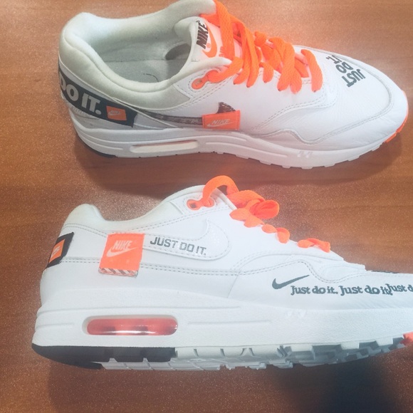 Nike Shoes - Nike Air Max Womens Just Do It Running Shoes